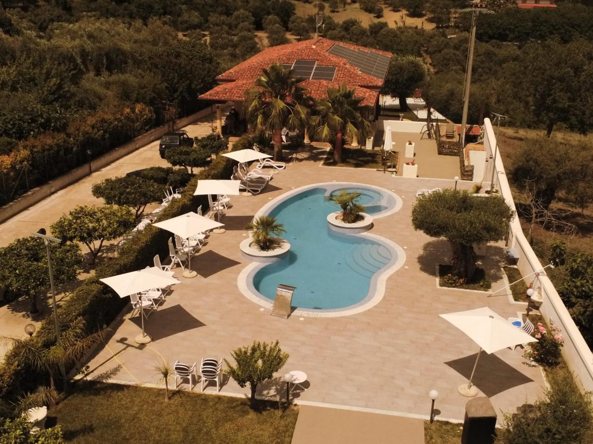 B&B Villa Mery Mileto Exterior photo